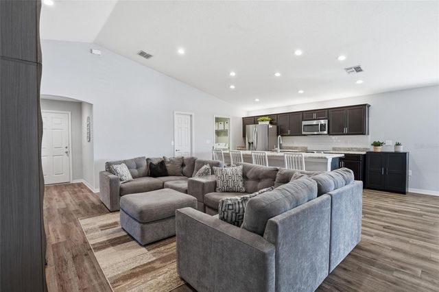 6872 GIDEON CIRCLE, Zephyrhills, FL 33541