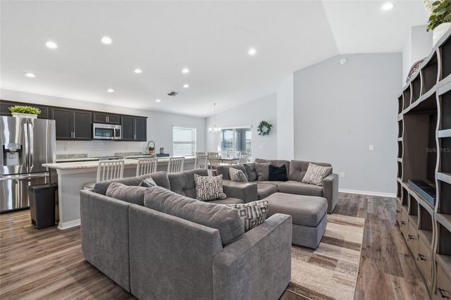 6872 GIDEON CIRCLE, Zephyrhills, FL 33541