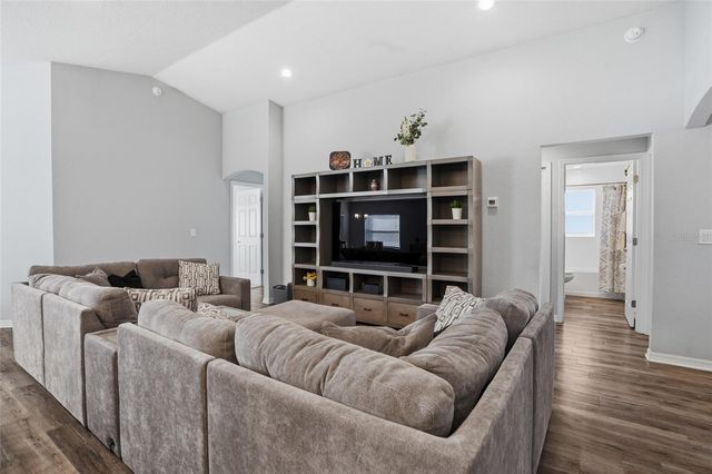 6872 GIDEON CIRCLE, Zephyrhills, FL 33541