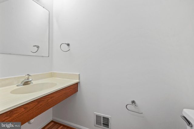 3740 BROOMSEDGE CT, Fairfax, VA 22033