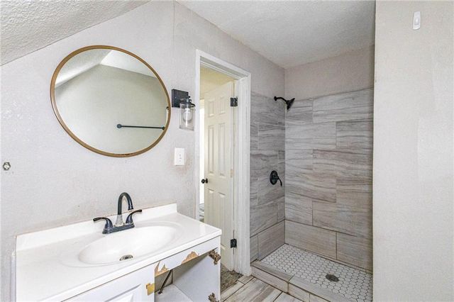 4003 Saint John Avenue, Kansas City, MO 64123