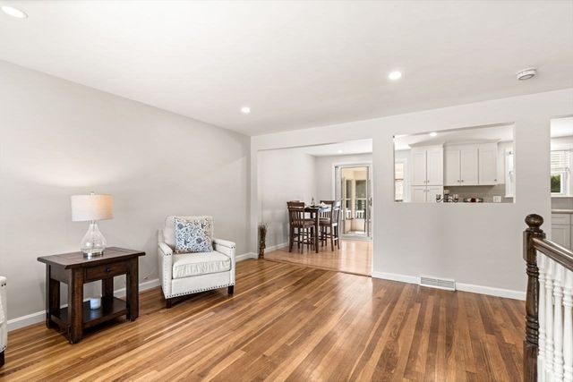 15 Weathervane Road, Billerica, MA 01821