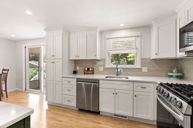 15 Weathervane Road, Billerica, MA 01821