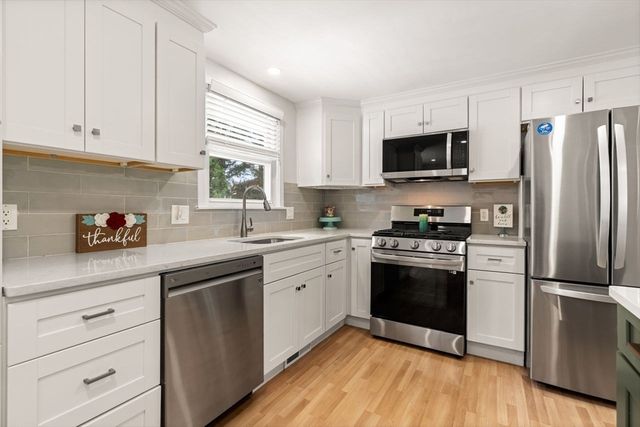 15 Weathervane Road, Billerica, MA 01821