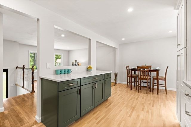 15 Weathervane Road, Billerica, MA 01821