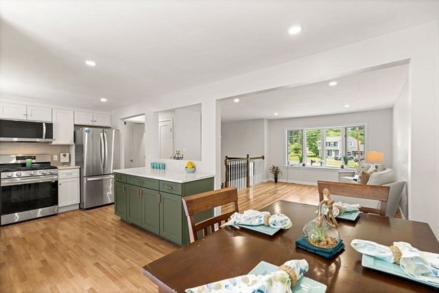 15 Weathervane Road, Billerica, MA 01821