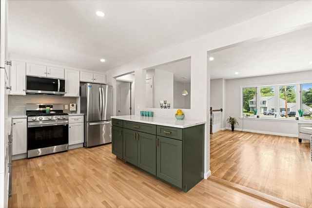 15 Weathervane Road, Billerica, MA 01821