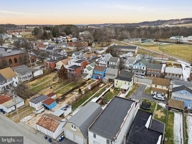 26 S EAST ST, Spring Grove, PA 17362