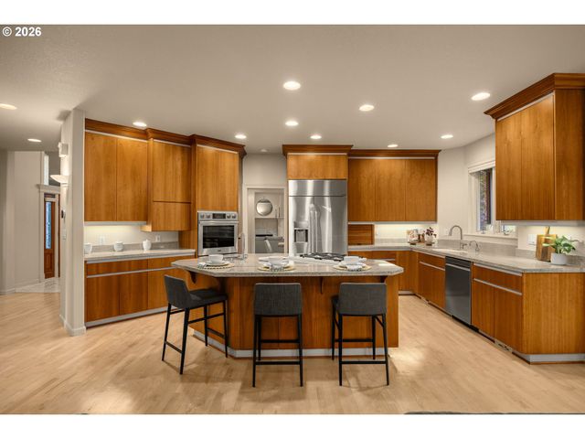 3319 Nw SPENCER St, Portland, OR 97229