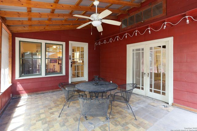 951 W Coll Street, New Braunfels, TX 78132