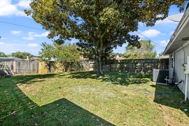 1816 Spruce Drive, Rosenberg, TX 77471