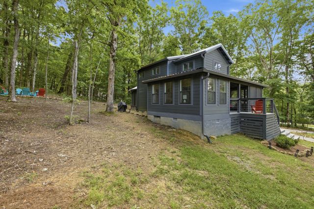 58 Waters Edge Way, Tracy City, TN 37387