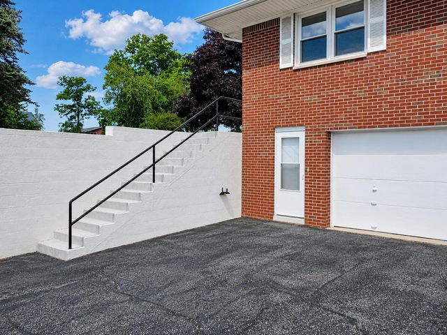 18100 English Road, Manchester, MI 48158