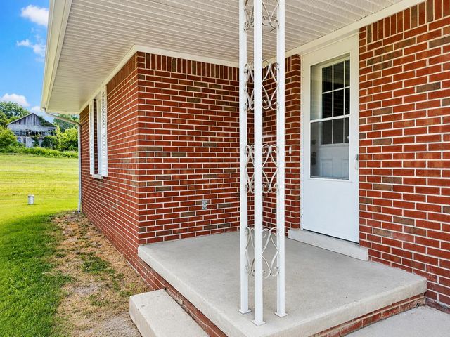 18100 English Road, Manchester, MI 48158