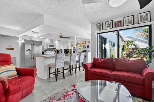 3876 NW 8th Street, Delray Beach, FL 33445