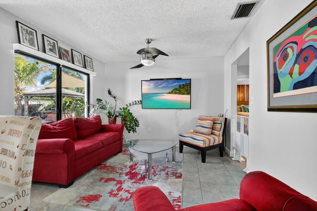 3876 NW 8th Street, Delray Beach, FL 33445