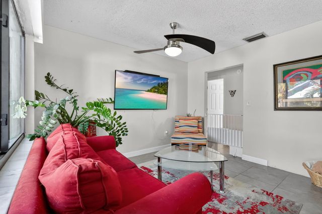 3876 NW 8th Street, Delray Beach, FL 33445