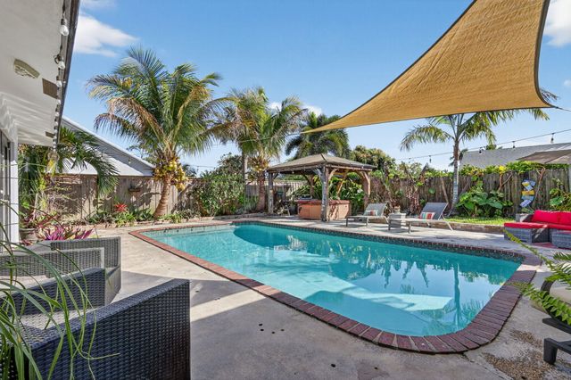 3876 NW 8th Street, Delray Beach, FL 33445