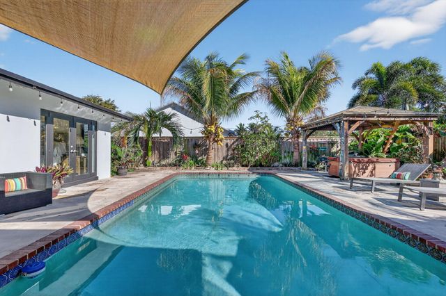 3876 NW 8th Street, Delray Beach, FL 33445