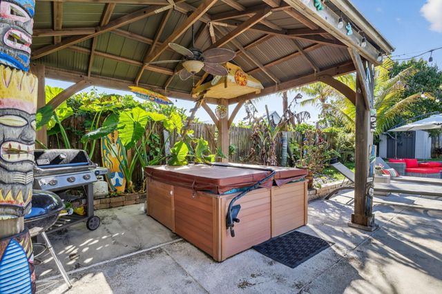 3876 NW 8th Street, Delray Beach, FL 33445