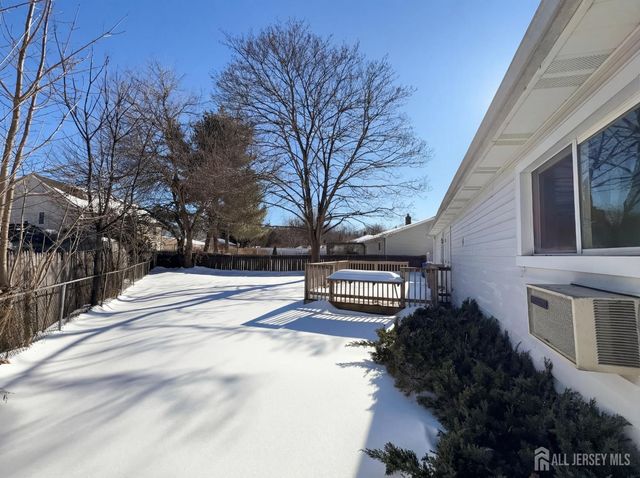 47 Brandywine Circle, Piscataway, NJ 08854