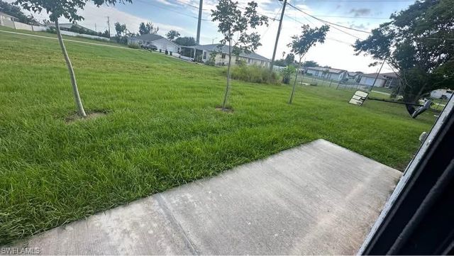 606 SE 8th ST, Cape Coral, FL 33990