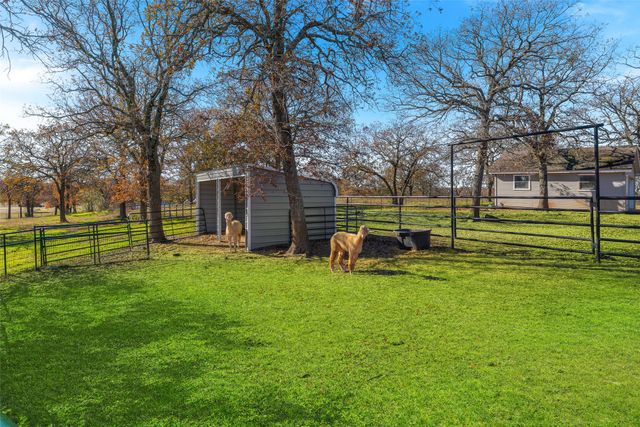 13913 S Fm 372, Valley View, TX 76272