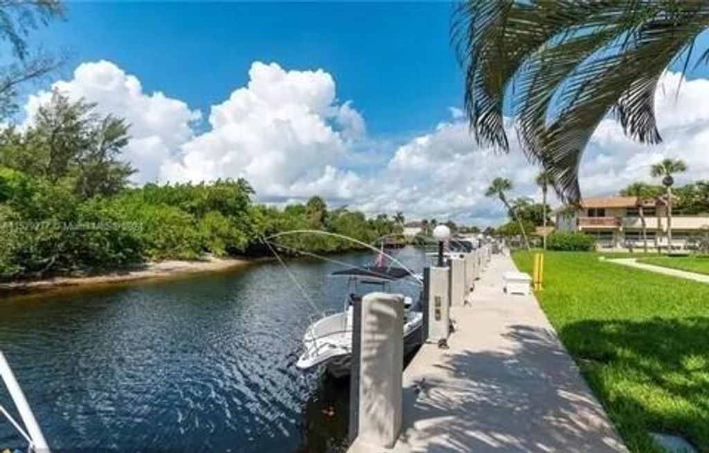 2840 NE 14TH ST Causeway 203A, Pompano Beach, FL 33062