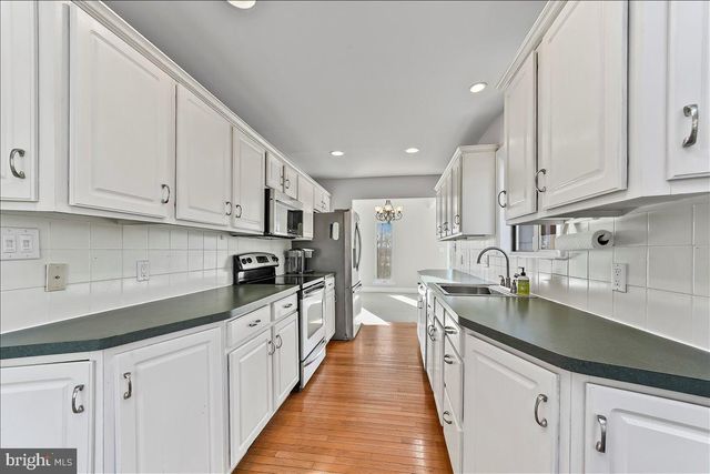 302 MANOR DR, Kennett Square, PA 19348