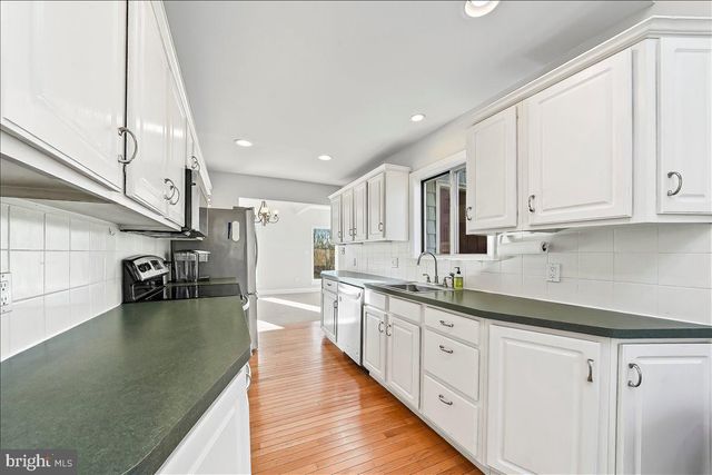 302 MANOR DR, Kennett Square, PA 19348