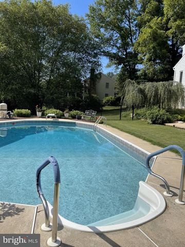 302 MANOR DR, Kennett Square, PA 19348