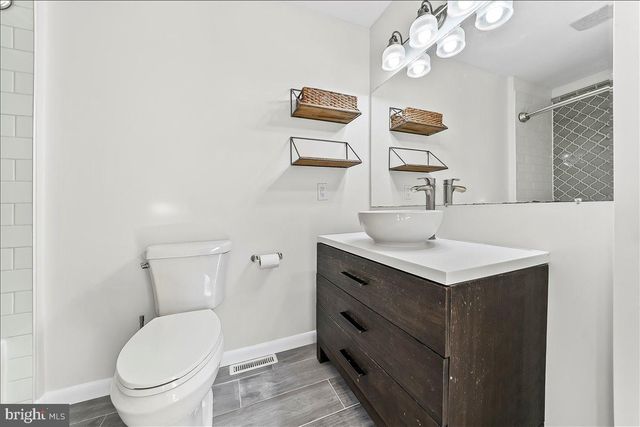 302 MANOR DR, Kennett Square, PA 19348