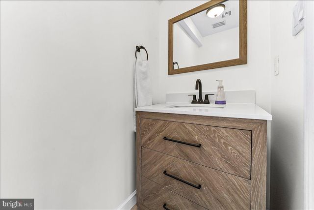 302 MANOR DR, Kennett Square, PA 19348