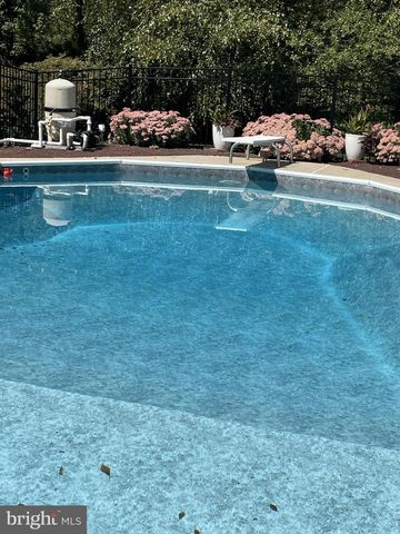 302 MANOR DR, Kennett Square, PA 19348