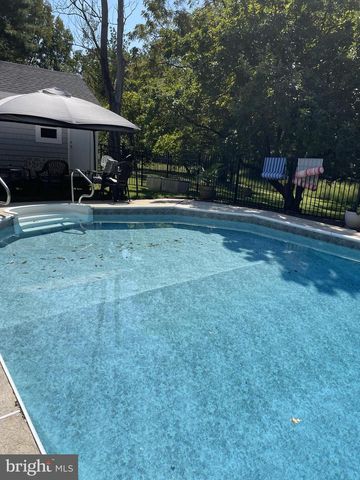 302 MANOR DR, Kennett Square, PA 19348