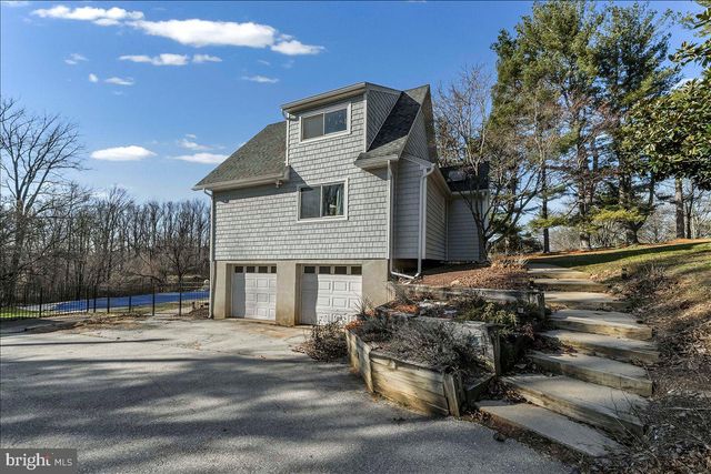 302 MANOR DR, Kennett Square, PA 19348