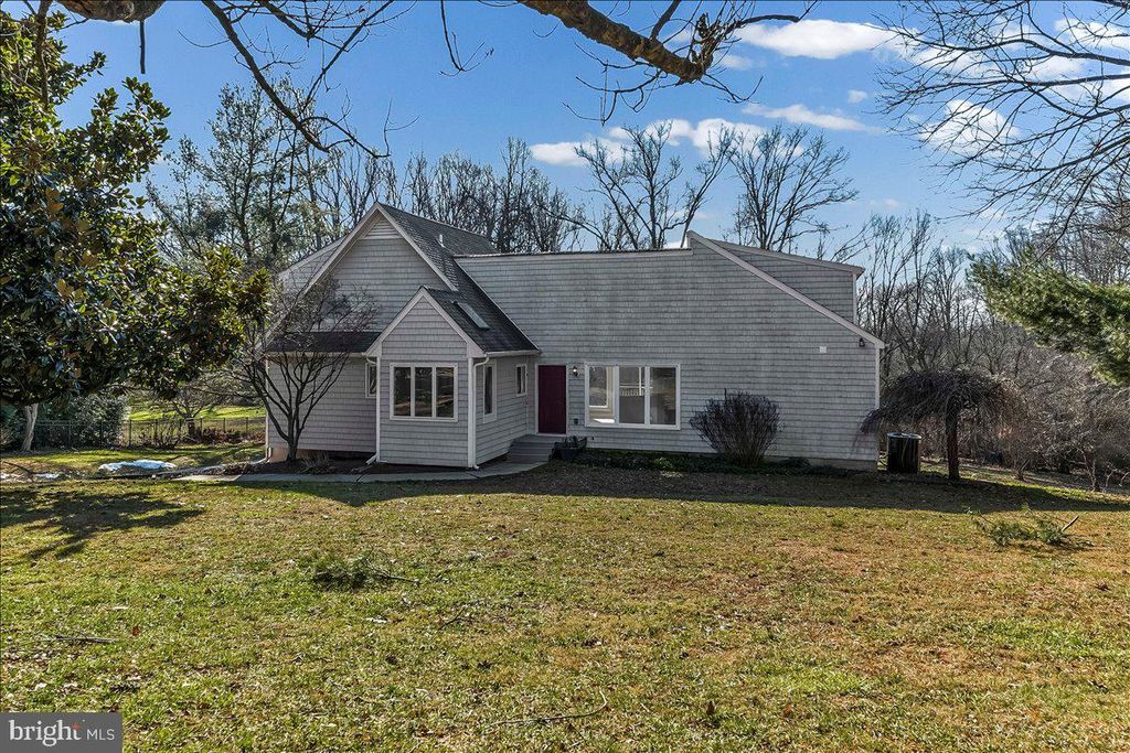 302 MANOR DR, Kennett Square, PA 19348