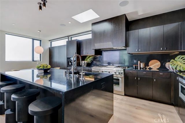 315 25th, Manhattan Beach, CA 90266