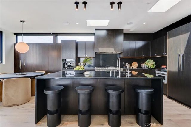 315 25th, Manhattan Beach, CA 90266