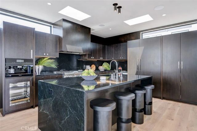 315 25th, Manhattan Beach, CA 90266