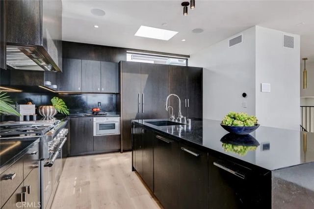 315 25th, Manhattan Beach, CA 90266