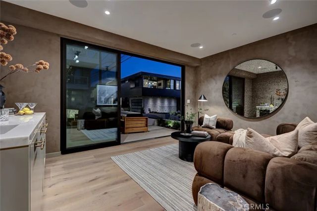 315 25th, Manhattan Beach, CA 90266