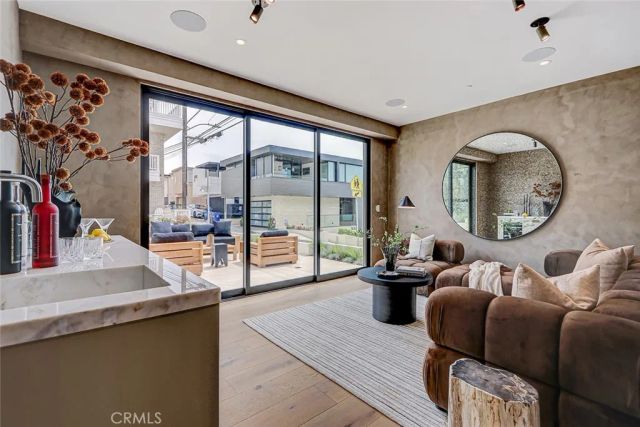 315 25th, Manhattan Beach, CA 90266