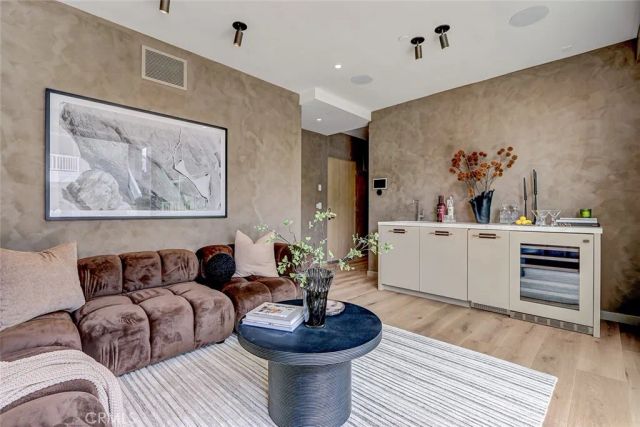 315 25th, Manhattan Beach, CA 90266