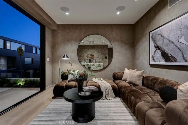 315 25th, Manhattan Beach, CA 90266