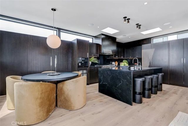 315 25th, Manhattan Beach, CA 90266