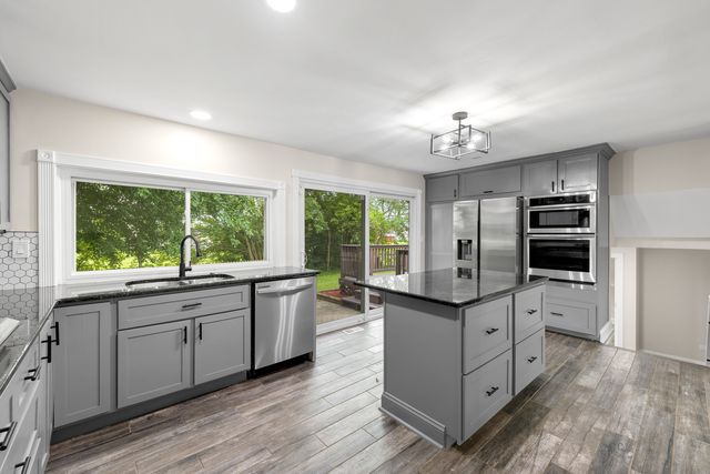 1055 Samson Drive, University Park, IL 60484