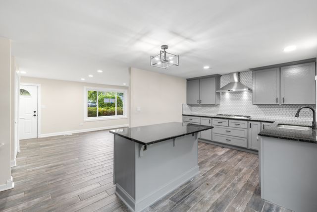 1055 Samson Drive, University Park, IL 60484