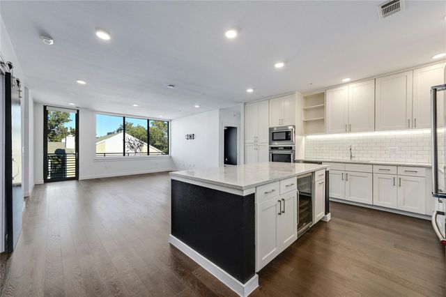900 S 1st ST 403, Austin, TX 78704