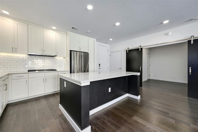 900 S 1st ST 403, Austin, TX 78704